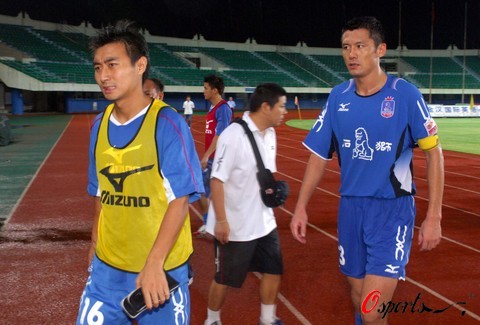 因伤退出国家队后，亚马尔目前已回到巴塞罗那（伤退国家队后，亚马尔已返回巴塞罗那）