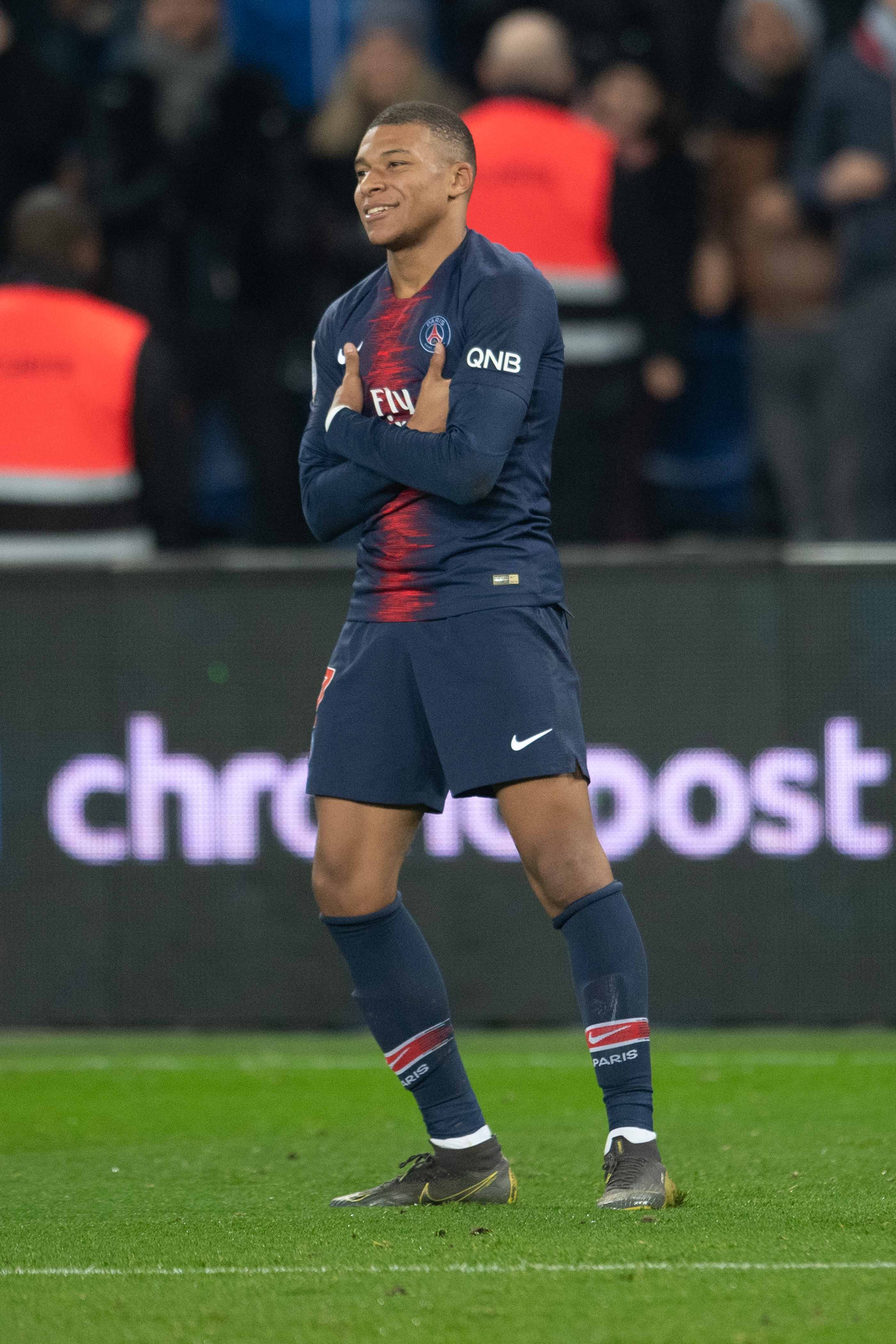 弗兰克：哈维·西蒙斯已处于最佳状态，热刺正逐渐步入正轨（弗兰克称哈维·西蒙斯已达巅峰状态，热刺正渐入佳境）