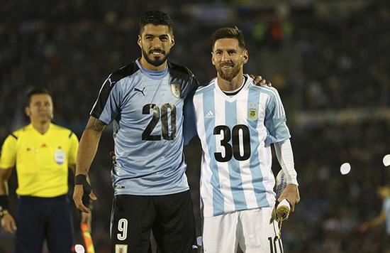 曼联引援总监评谢什科：速度快、弹跳强，风格有点像哈兰德（曼联引援总监谈谢什科：速度出众、弹跳惊人，踢法颇似哈兰德）