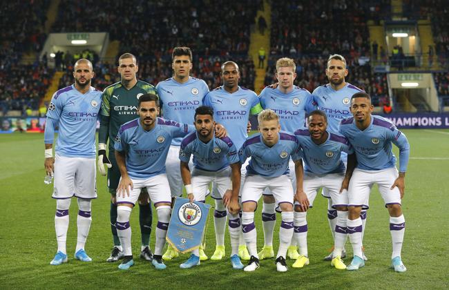 大师的舞步，佩德里左脚凌空卸球后右脚送出精妙直塞（佩德里舞步生风：左脚凌空卸球，右脚直塞穿透防线）