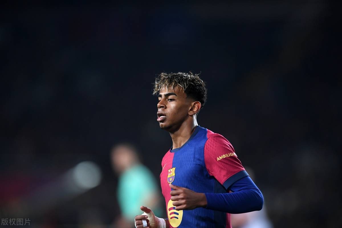 整活，布拉格斯拉维亚把梅西回诺坎普的背景P成自家主场（布拉格斯拉维亚玩梗：将梅西回诺坎普的背景PS成自家主场）