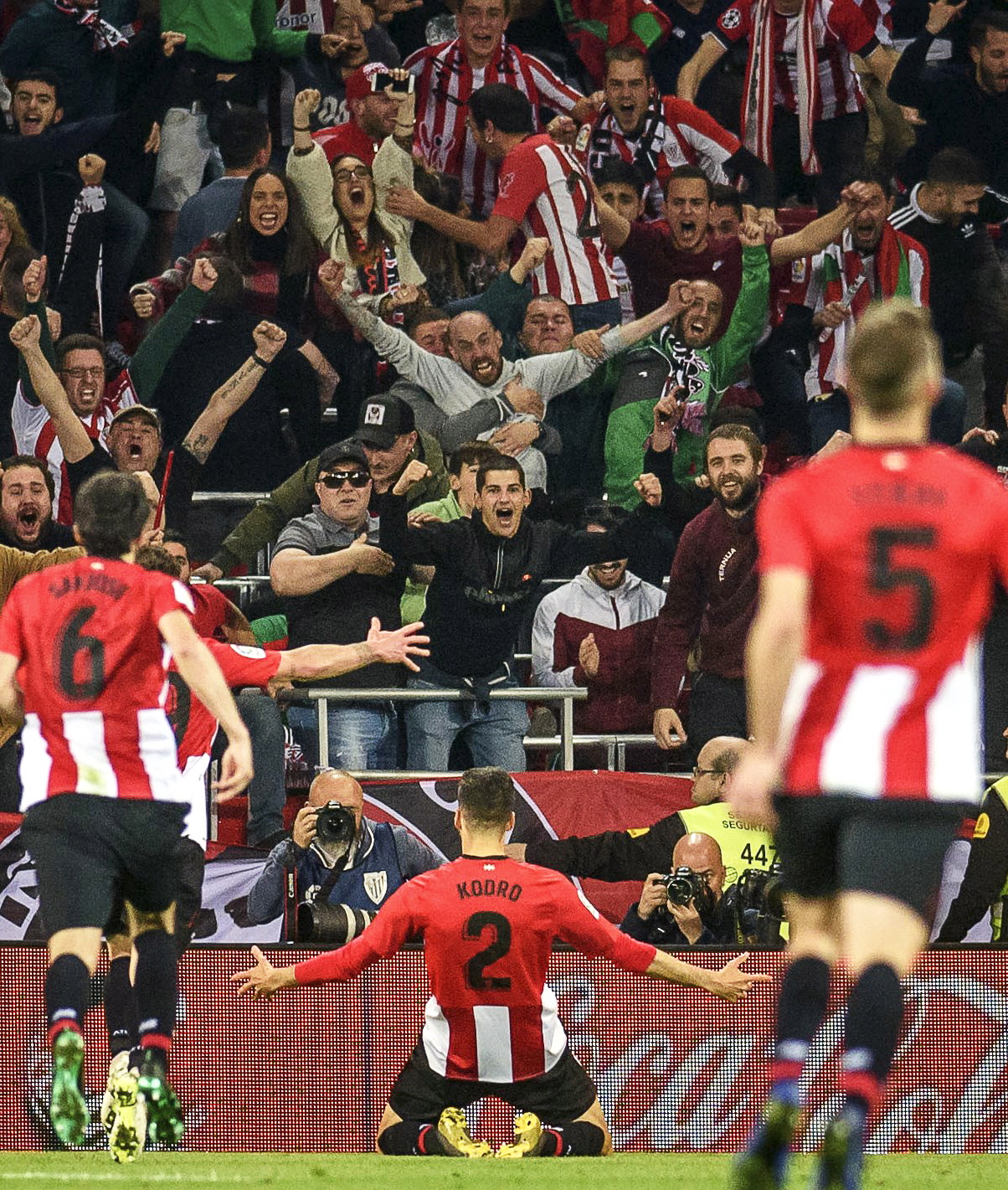 懂球帝12周年120大瞬间1／8决赛：重磅来袭，谁将通往八强？（懂球帝12周年120大瞬间16强对决：巅峰开战，谁能晋级八强？）