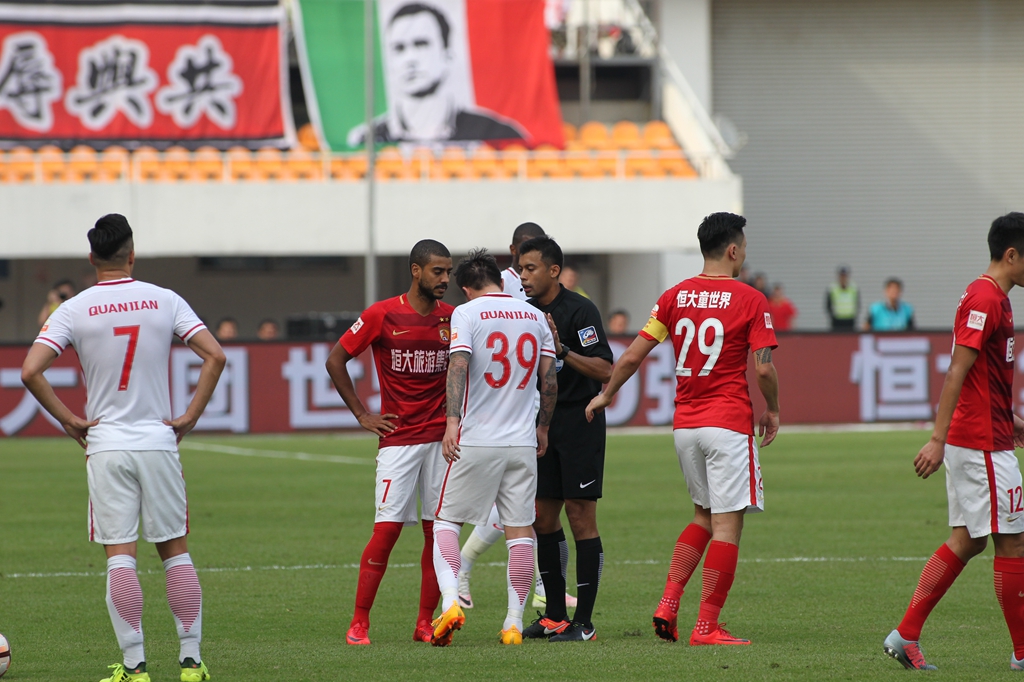 中国-西班牙商务论坛在成都举行，中足联理事长李克敏参加活动并发言（中国—西班牙商务论坛在成都举办，中足联理事长李克敏出席并发言）