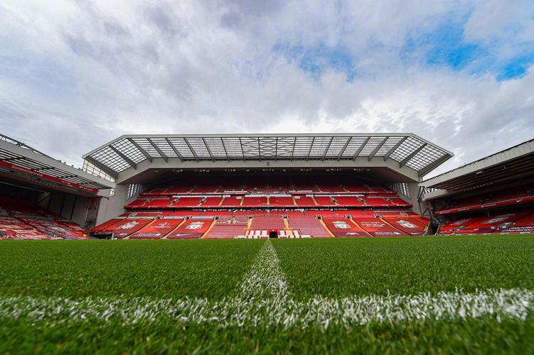 足球国足替补席贡献大，两人替补破门（国足板凳发威，两名替补相继破门）