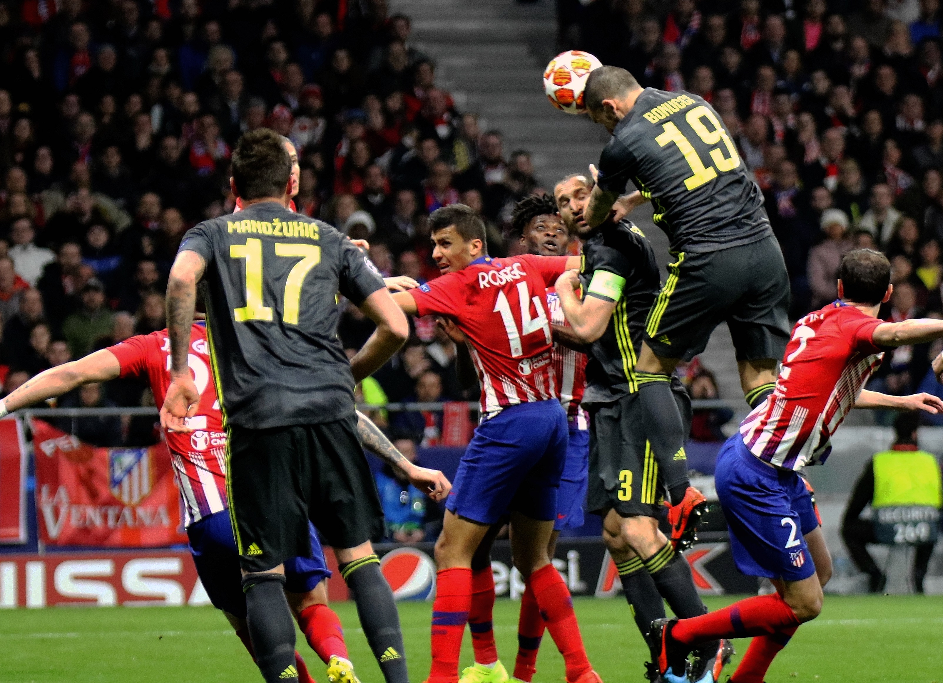 东契奇生涯30+5+5场次超越字母哥，升至历史第五（东契奇生涯30+5+5次数反超字母哥，位列历史第5）