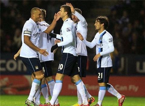 记者：虽然B费有伤在身，但仍然会出战今天与西汉姆的比赛（记者：B费虽有伤，今日仍将出战对阵西汉姆的比赛）