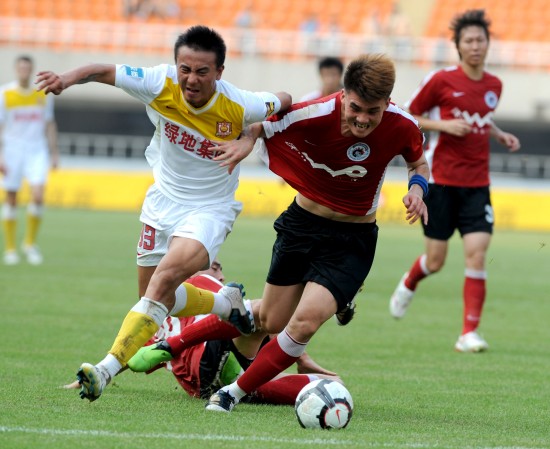 半场战报：奥萨苏纳1-0皇家社会，卡泰纳破门（半场：奥萨苏纳1-0领先皇家社会，卡泰纳建功）