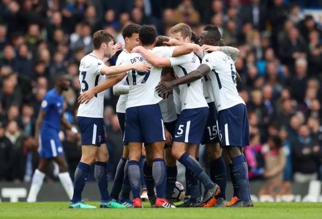 杨晨对话施拉普纳：中国球员不该只为钱踢球，留洋从乙级开始（杨晨与施拉普纳对谈：中国球员别唯钱论，留洋不妨从乙级联赛起步）